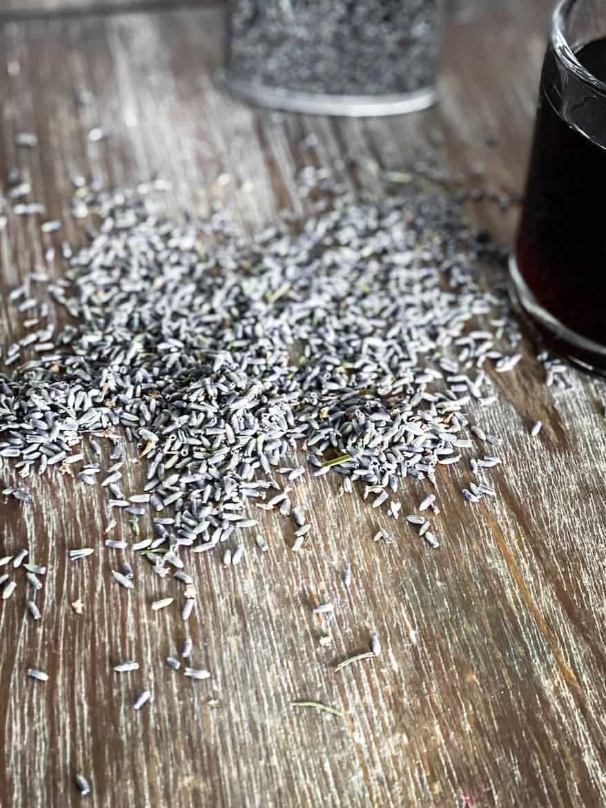 dried lavender buds on table. 