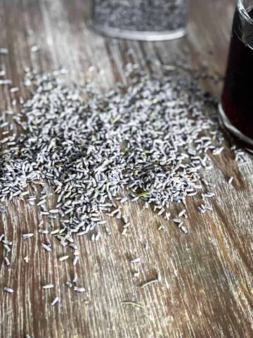 dried lavender buds