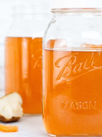 instant pot vegetable broth from kitchen scraps in mason jars
