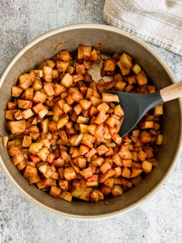 healthy baked apples in a cake pan