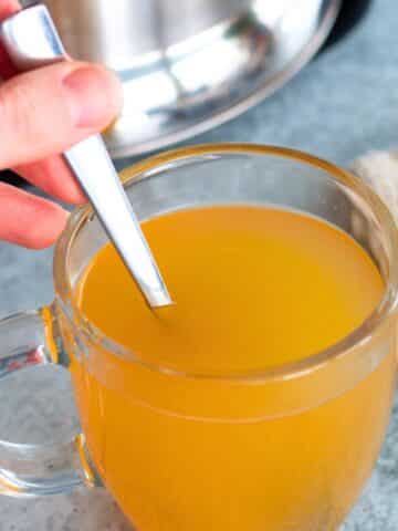 A clear glass of homemade Starbucks Medicine Ball tea made with lemonade, green tea with peach, and peppermint tea.
